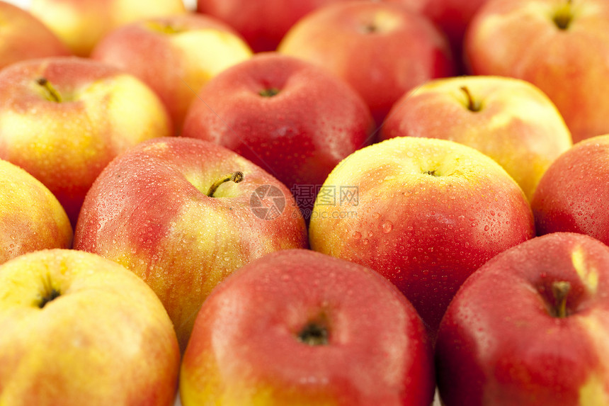 苹果宏观黄色红色水果圆形图片
