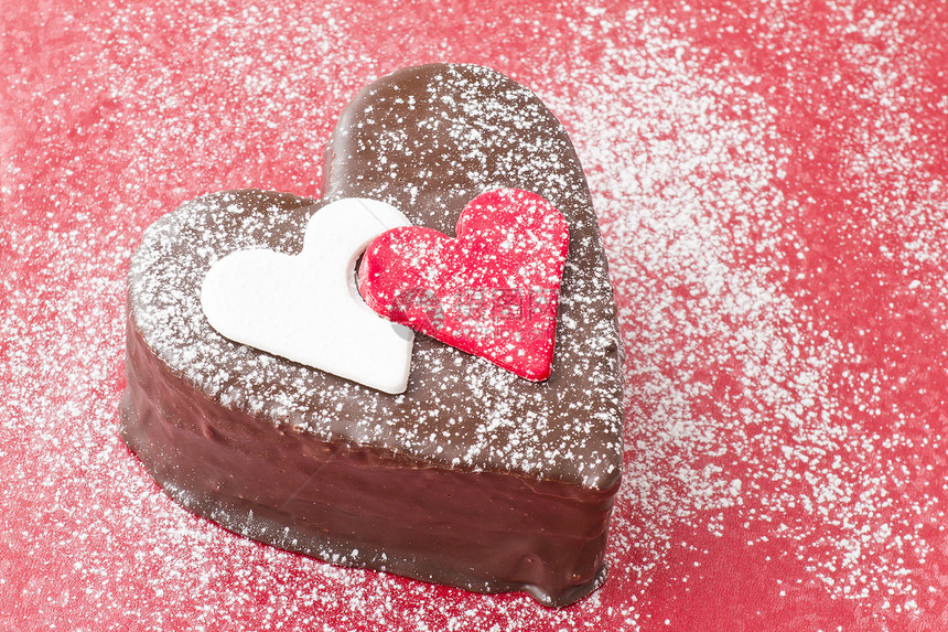 巧克力蛋糕的心形片蛋糕巧克力白色棕色红色馅饼图片
