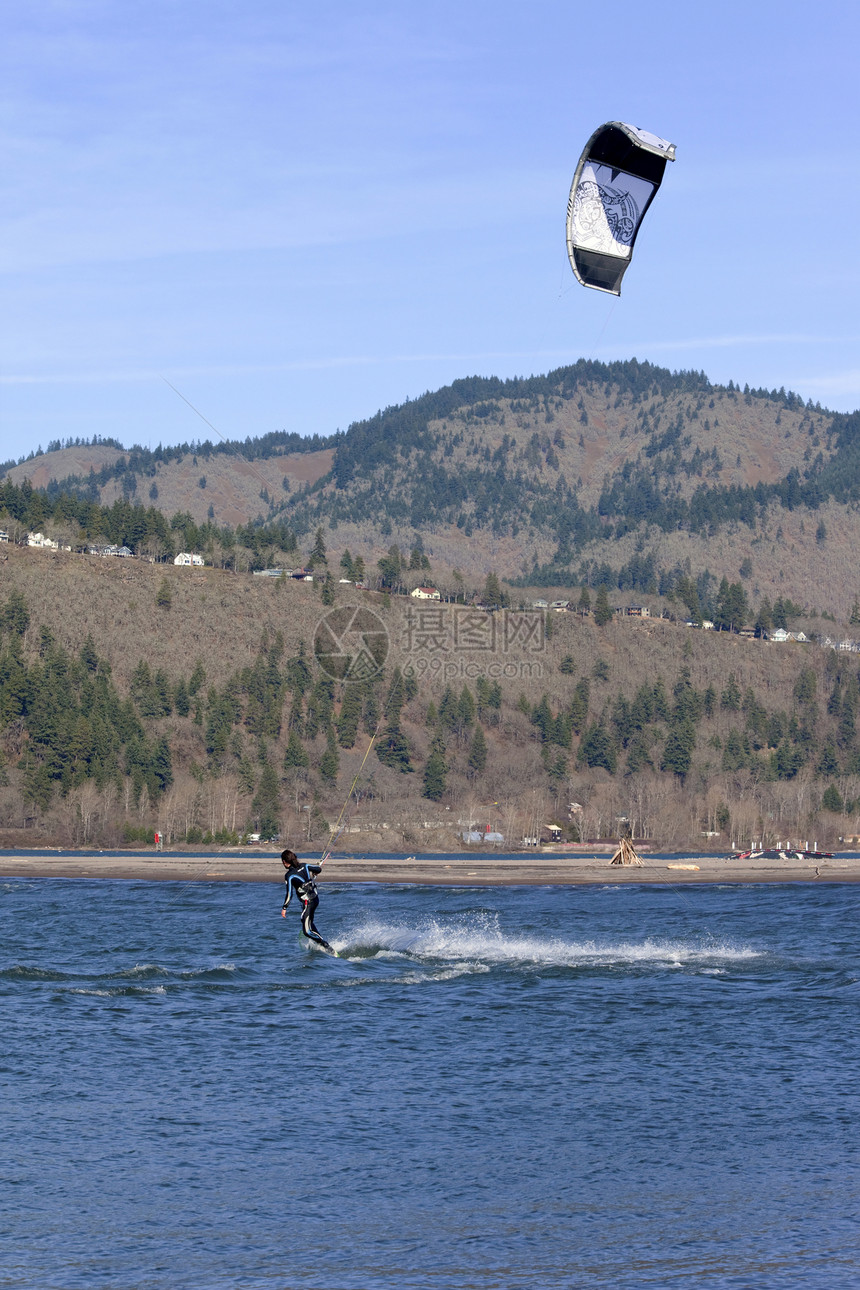 风力冲浪者骑着风 胡德河OR享受潜水字符串峡谷运动房屋风筝丘陵农村海浪图片