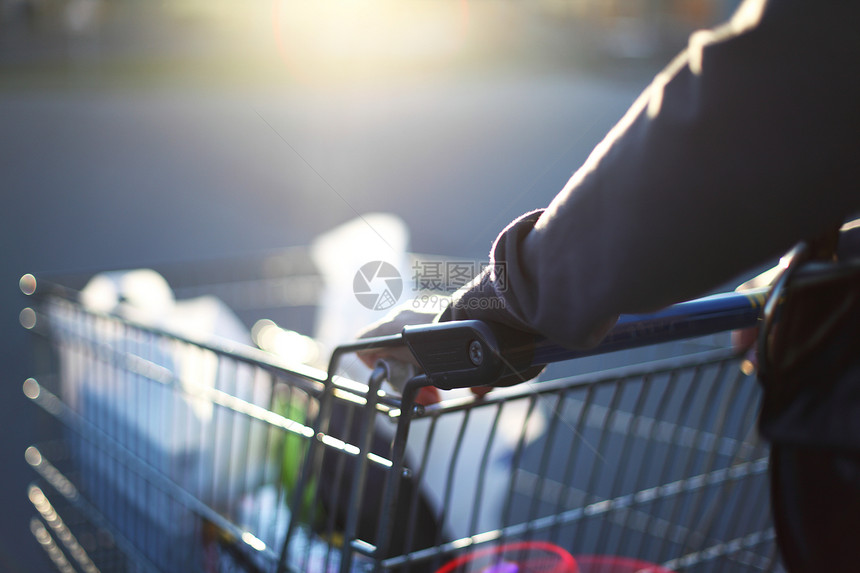 去购物食物天空蓝色超市杂货市场人类店铺购物中心零售图片