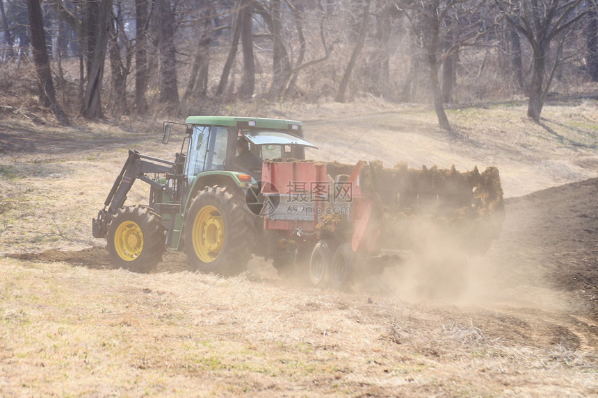 拖拉机播种田地土地机器草地农业生活工业化平原收成机械农田图片