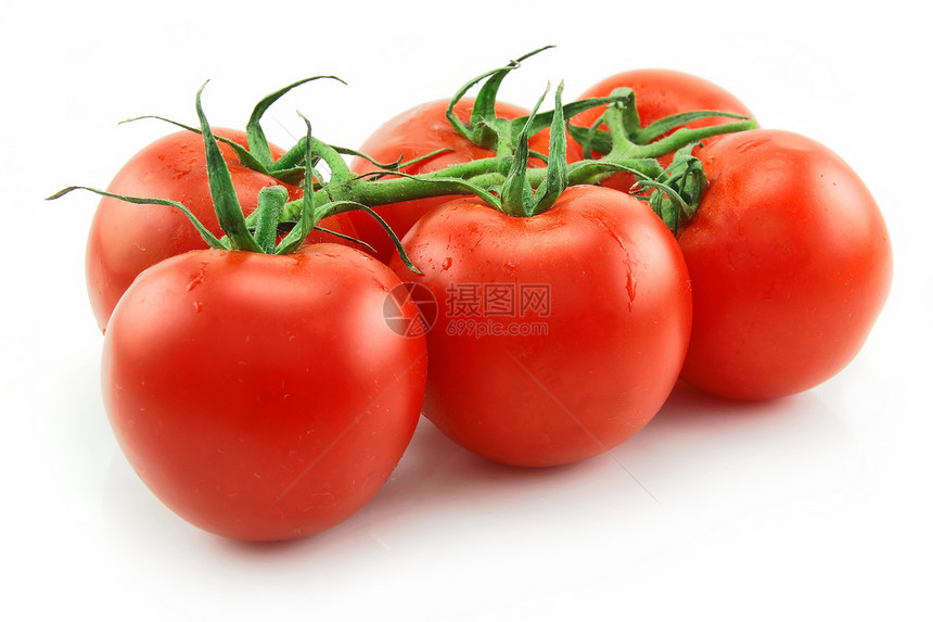 白上孤立的红番茄宏观绿色蔬菜水平水果活力反射白色红色植物图片