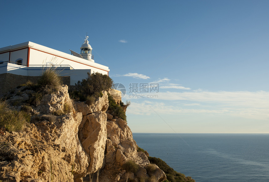 阿尔比尔灯塔支撑粉饰水平建筑海洋航海阳光照射岩石白色悬崖图片