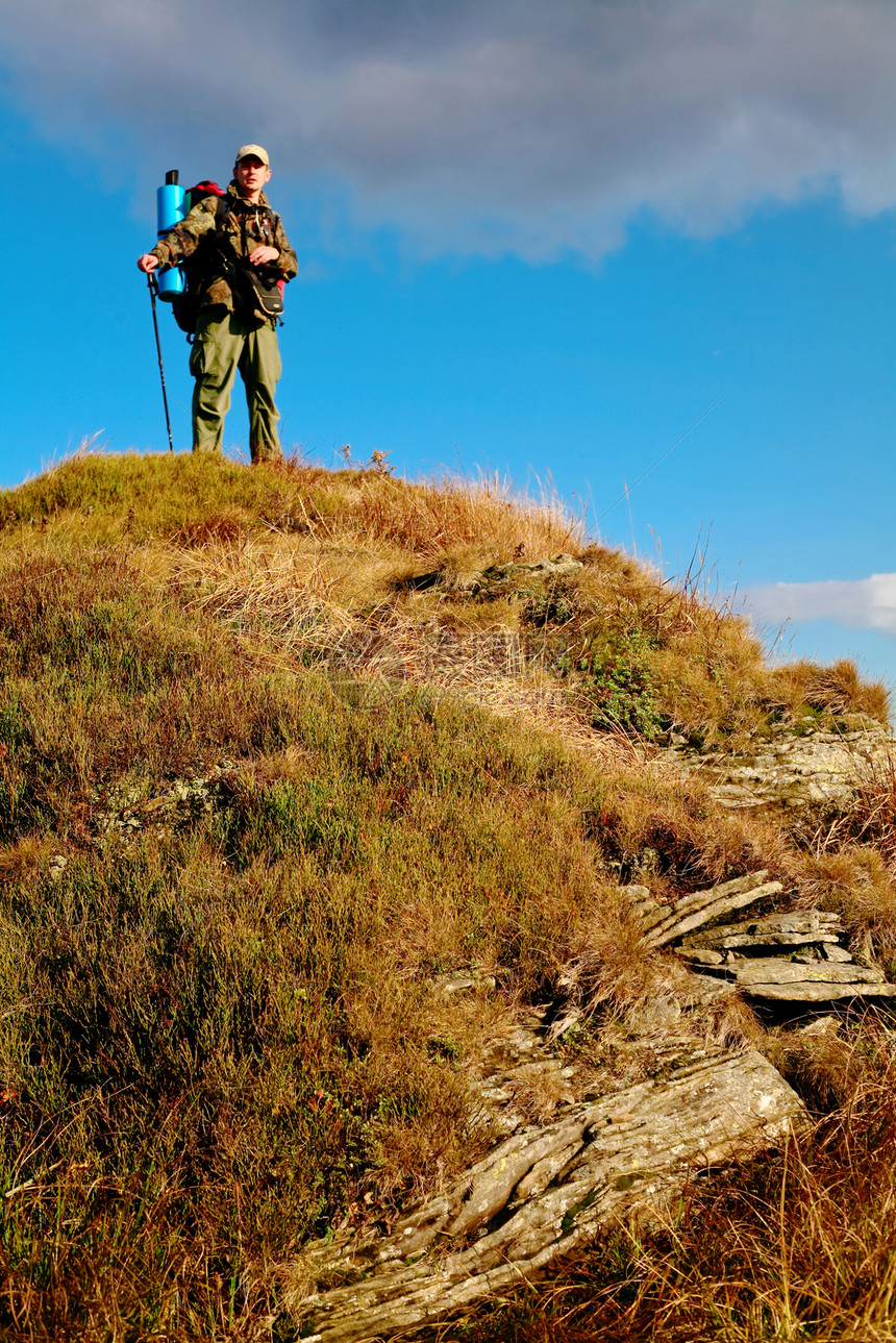 岩石场景冒险男人游客男性爬坡图片