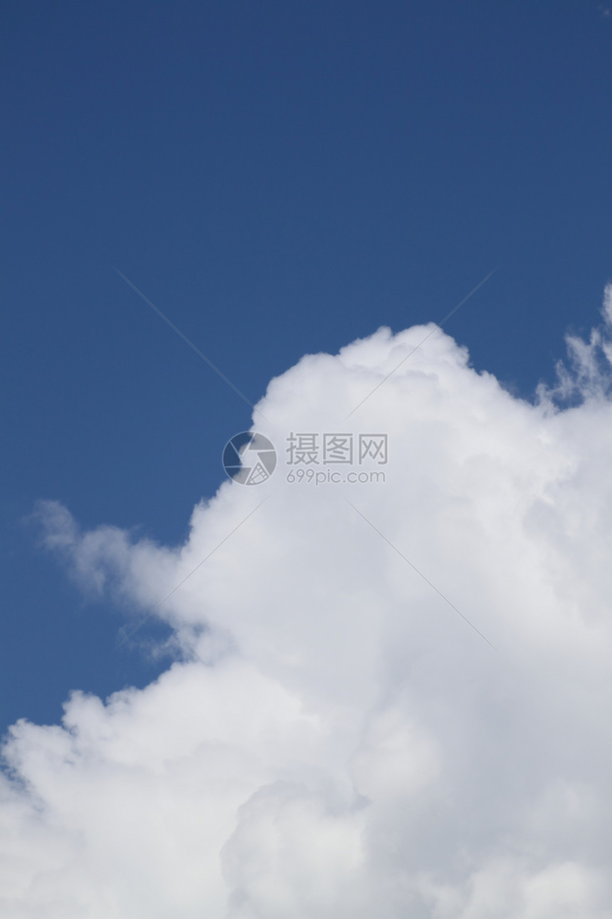蓝色天空的白云白色天气天堂多云阳光空气图片