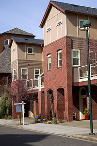 现代公寓 波特兰OR建筑层次树木建筑学邻里停车场吸引力栏杆植物生活背景图片