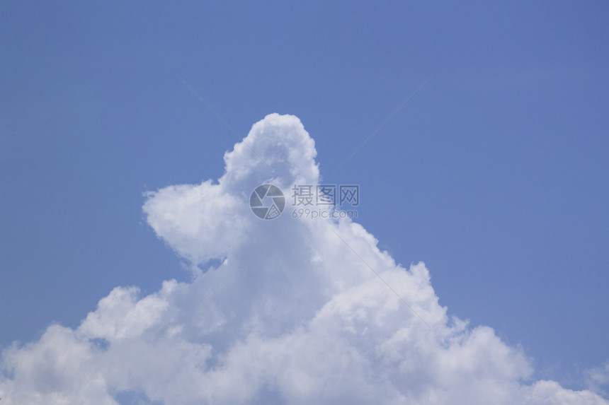 蓝色天空中的云云景气氛阳光自由风景地平线白色环境多云编队图片
