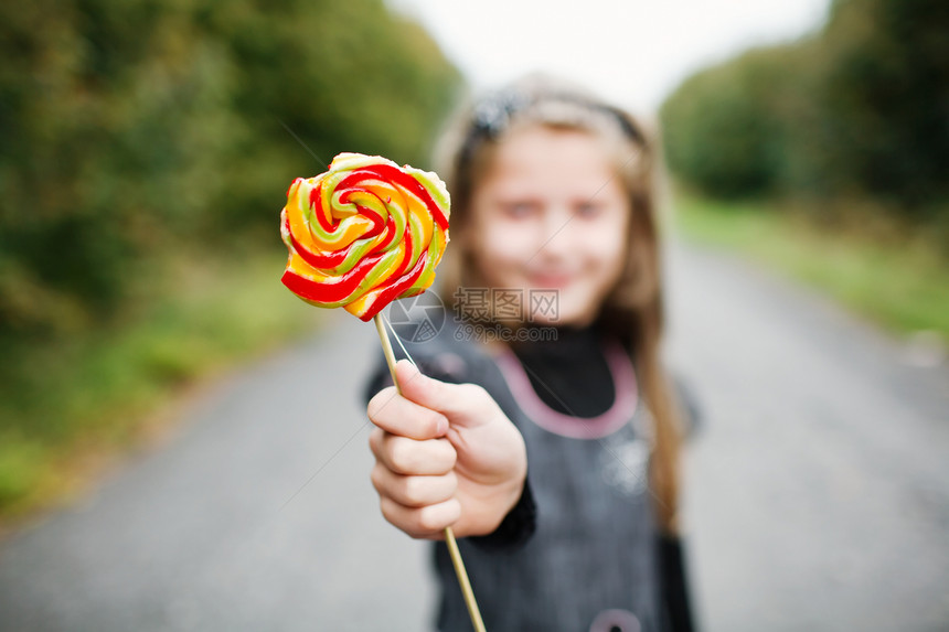 带棒棒棒糖的小女孩食物糖果孩子童年女性享受女孩图片