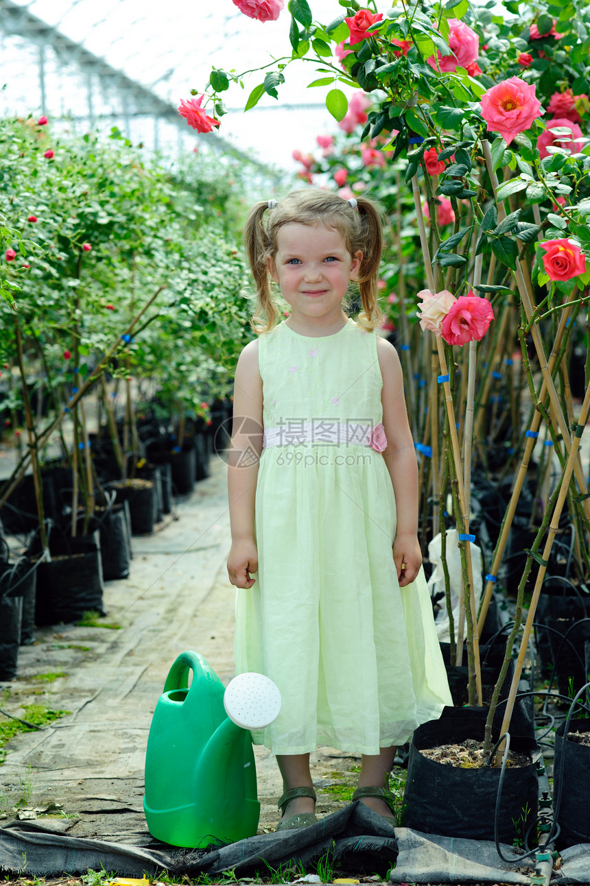小园丁季节性绿色植物女性农业孩子女孩玫瑰粉色花园图片