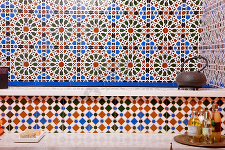 卫生间摩洛哥瓷砖浴室浴缸背景图片