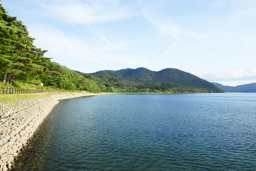 夏季塔泽湖假期反射天空蓝色旅行图片