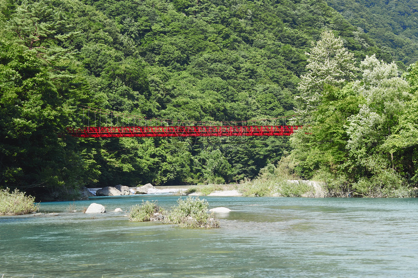 秋田的Dakikaeri河谷蓝色绿色树木木头天空旅行图片