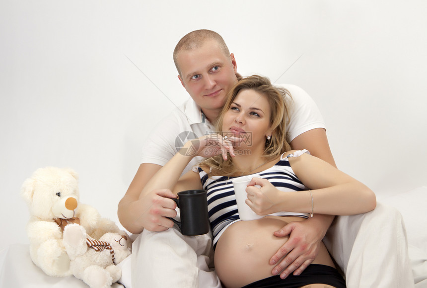 家人怀有孩子 家庭预产期为孩子母亲玩具手臂妻子幸福女性父母怀孕咖啡母性图片