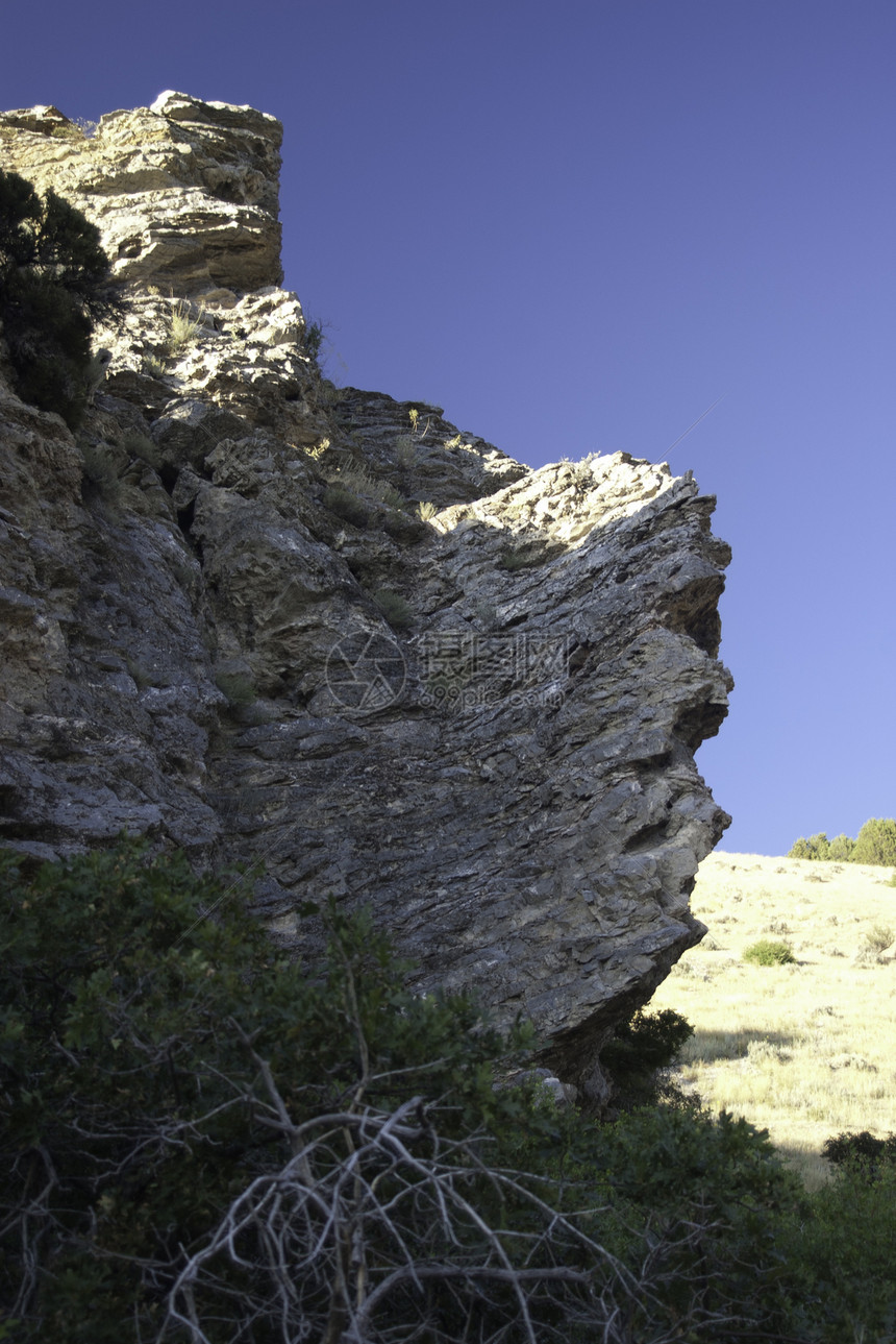 大岩石悬崖图片