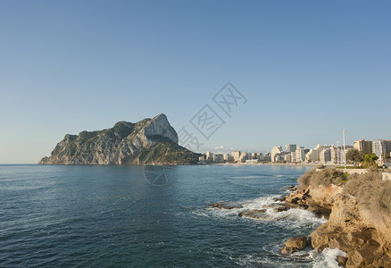 佩农德伊法赫Calpe 算数风景水平岩石头皮支撑波浪酒店公寓高楼阳光背景