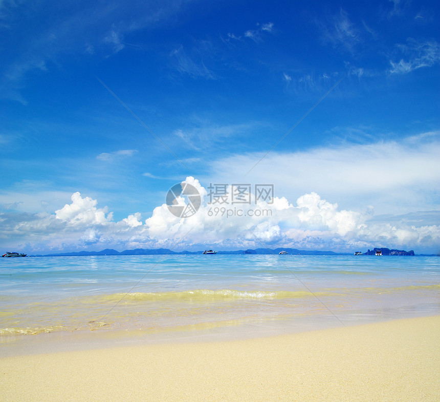 沙滩和热带海海景放松太阳天堂海浪蓝色假期冲浪支撑旅行图片
