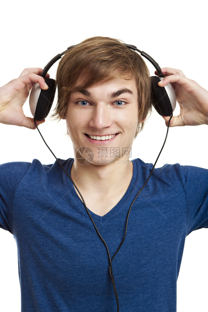 听音乐微笑幸福男性金发耳机音乐白色青少年成人手机图片