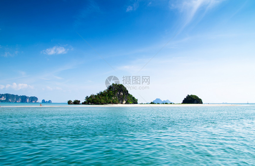 沙滩和热带海太阳冲浪支撑海岸放松蓝色海景天空旅行天堂图片