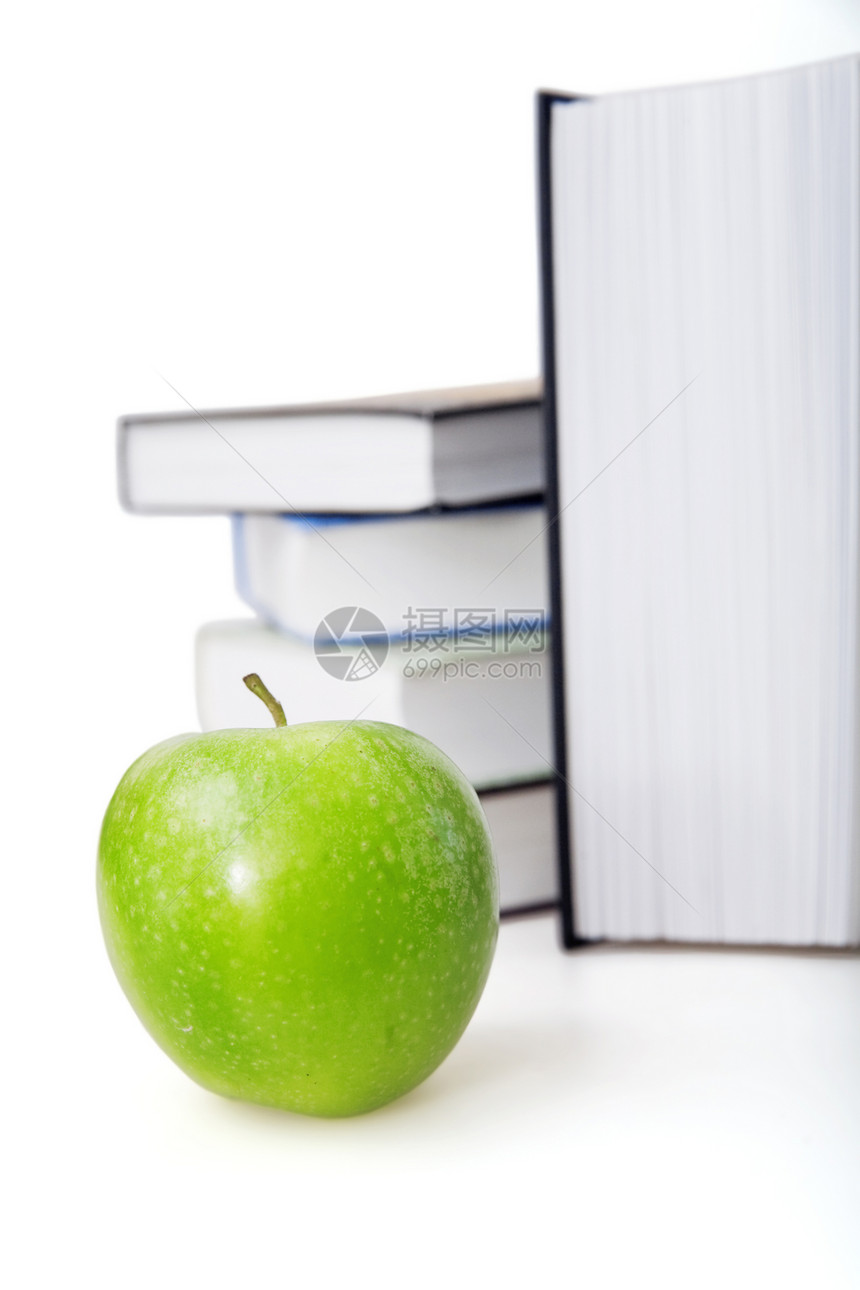 明亮绿色苹果和书籍图片