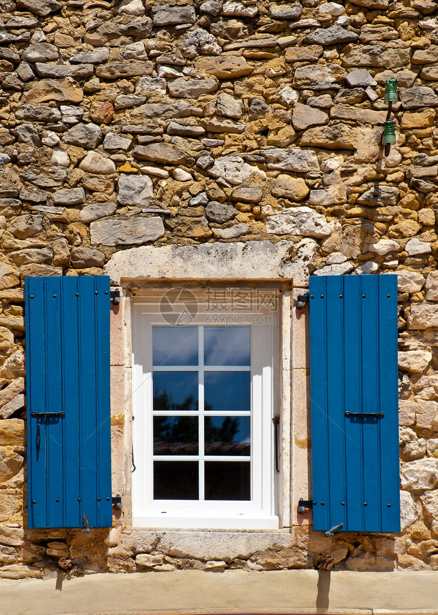 窗户建筑学安全蓝色窗帘建筑住宅风格房子贫困街道图片