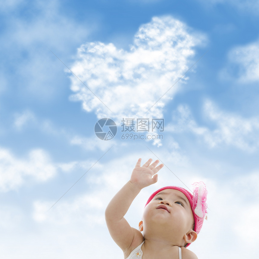 亚洲女婴女孩手臂青少年平底锅几个月蓝色女儿天空微笑孩子图片