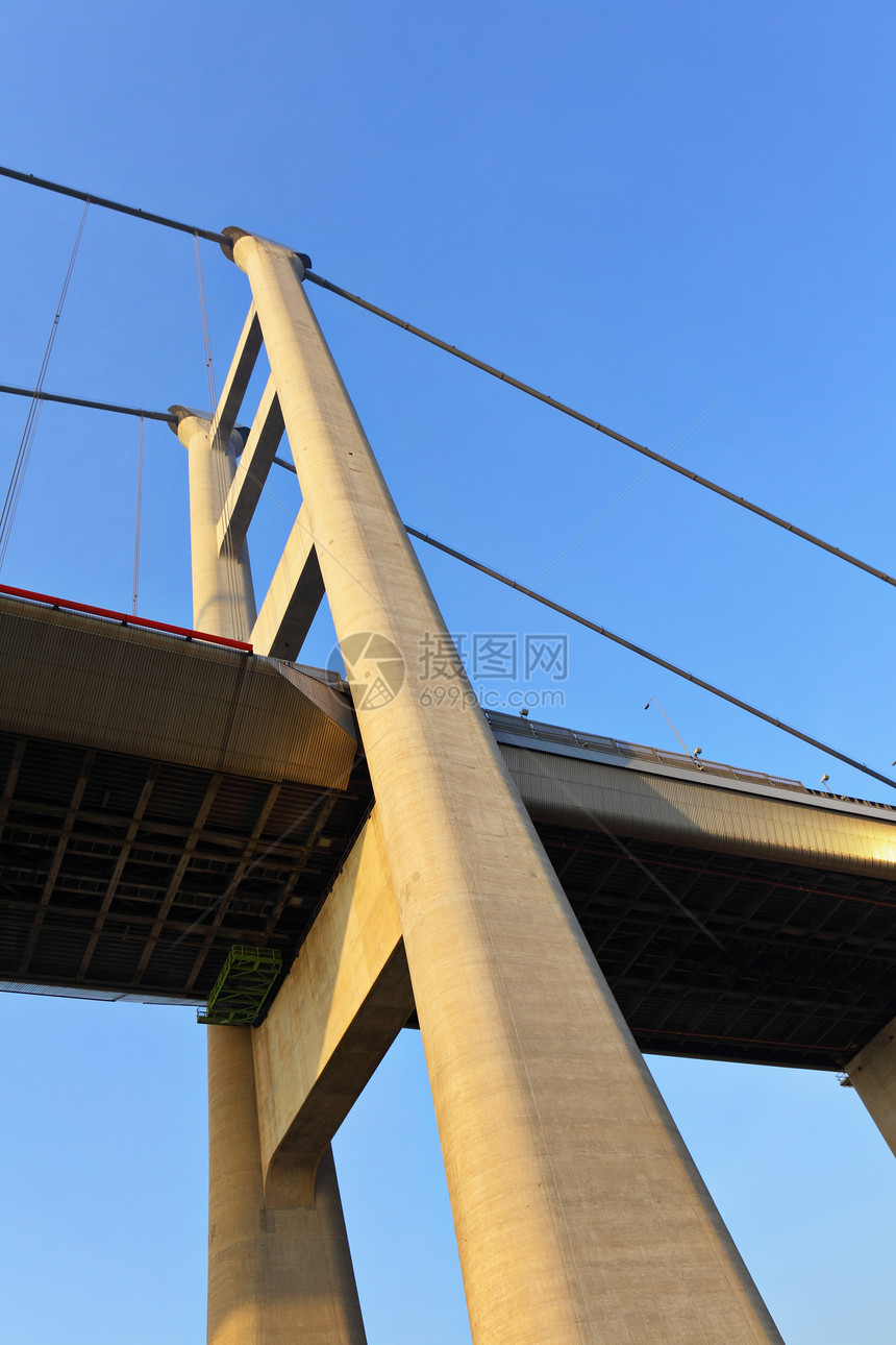 清马桥蓝色交通曲线海洋景观汽车地标运动场景辉光图片