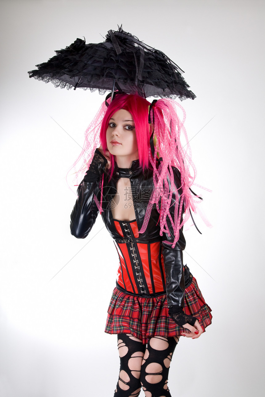 带雨伞的有趣的哥特女孩图片