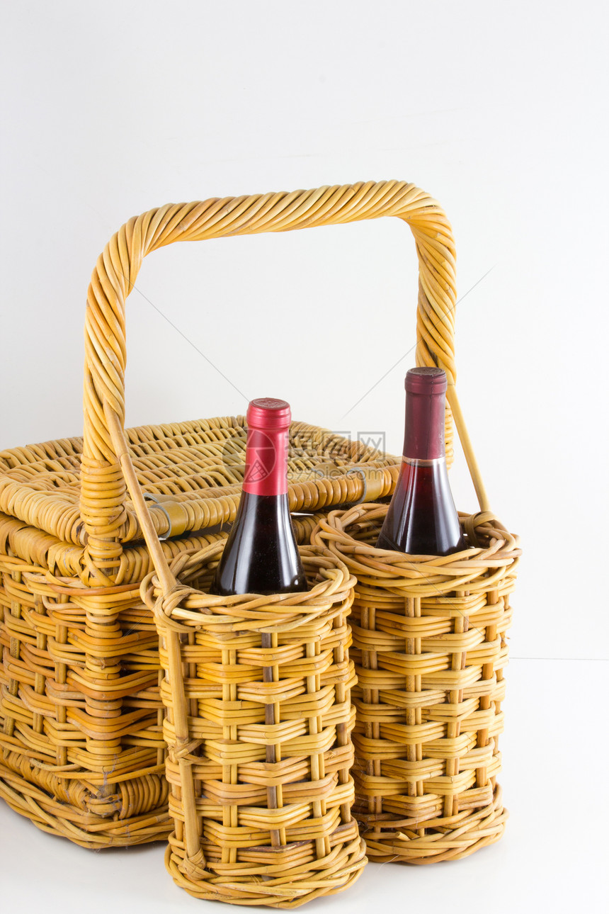 与葡萄酒相配的野餐红色篮子白色葡萄园酒厂郊游黑色午餐图片