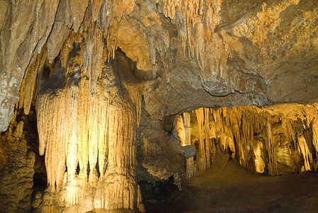 卢雷洞穴地标游客岩石编队旅行石笋钟乳石雪兰背景图片