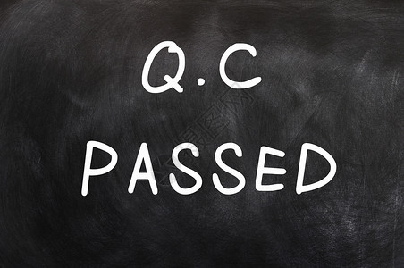 qq空白素材QC通过 写在黑板上背景