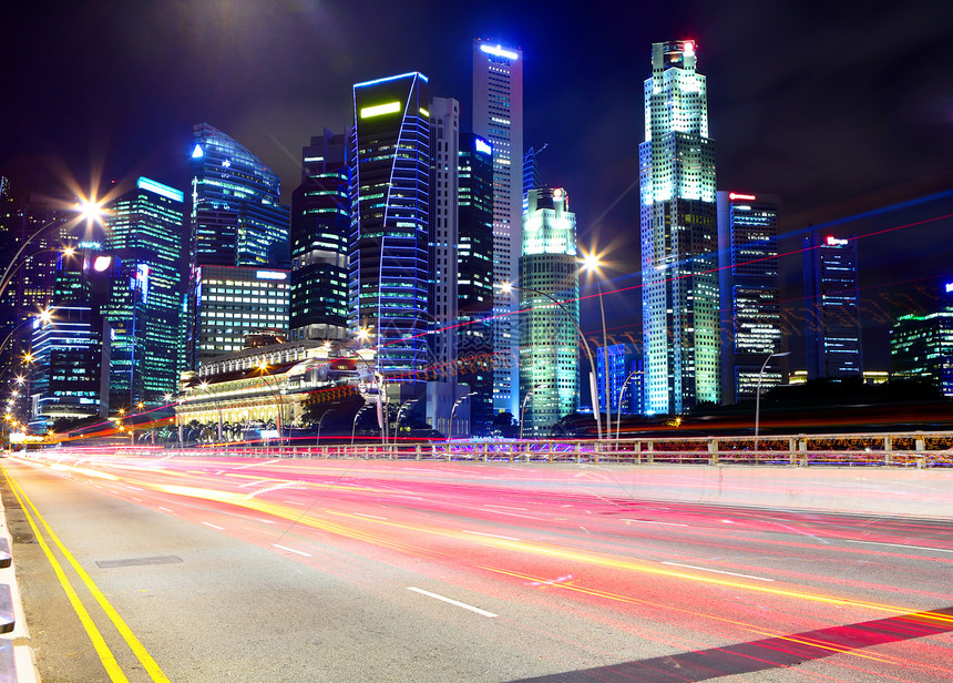 新加坡夜间与交通公路搭乘金融蓝色黑色商业旅行市中心景观摩天大楼城市正方形图片