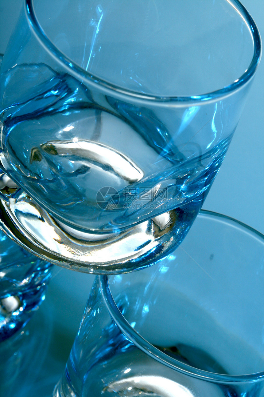 玻璃背景魅力派对蓝色餐厅水晶杯子反射静物器皿陶器图片