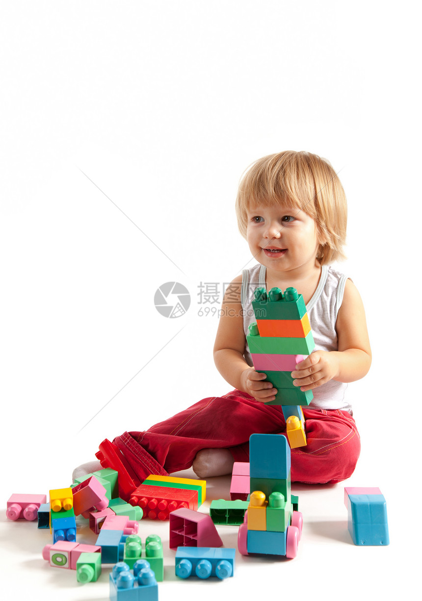微笑的小男孩玩砖块游戏学习金发女郎创造力婴儿男生童年儿童教育孩子积木图片