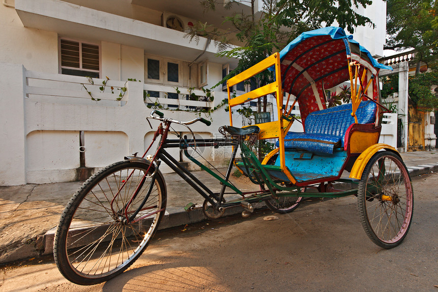 自行车人力车色彩车辆城市街道运输图片