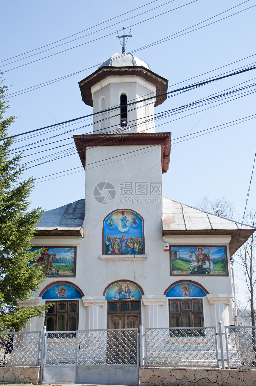 罗马尼亚村的小型正教小教堂图片