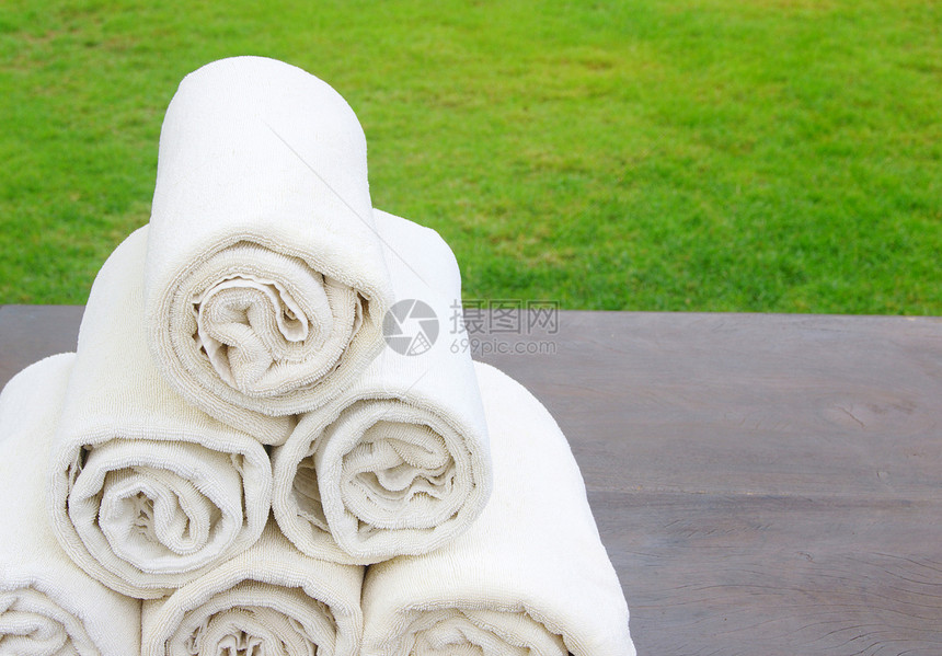 毛巾折叠织物棉布奢华温泉白色卫生浴室淋浴团体图片