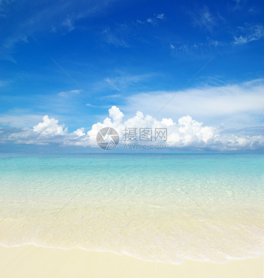 沙滩和热带海假期蓝色晴天太阳海洋放松旅行阳光冲浪海岸图片