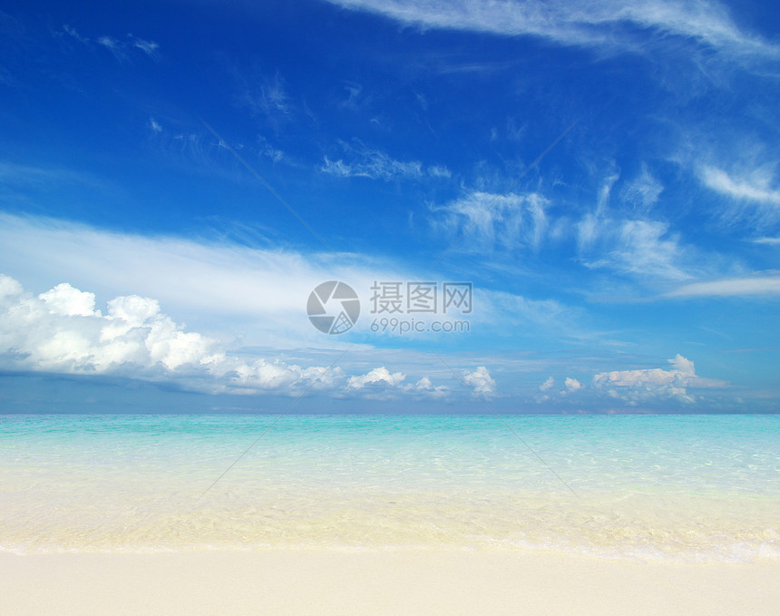 沙滩和热带海旅行蓝色海景天空太阳海洋假期支撑海浪放松图片
