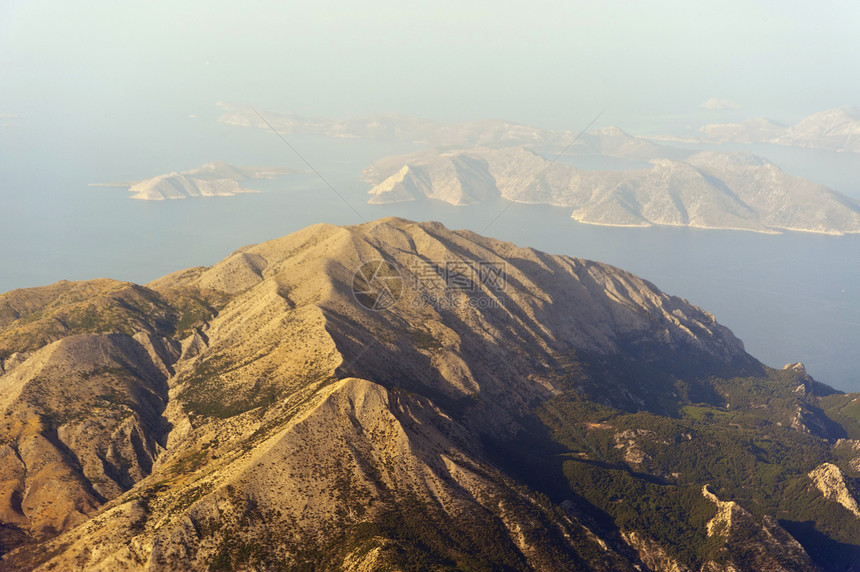 萨莫斯的景观飞行地平线旅行航拍天线假期山峰跑道旅游全景图片