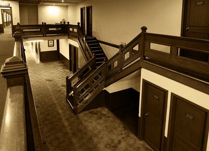 旧旅馆内酒店楼梯大厅房间走廊住宿背景图片