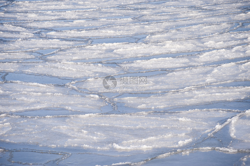 冰冷冬季海岸港口寒冷季节森林冻结床单图片