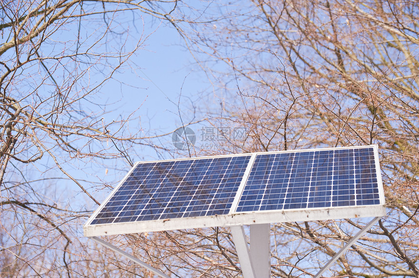 太阳能系统能源太阳能板发电光伏太阳系天空蓝色控制板树木图片