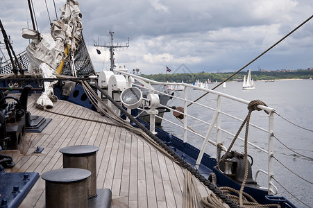 航行帆船桅杆港口绳索海军公鸡船运海洋旅行船舶航海高清图片