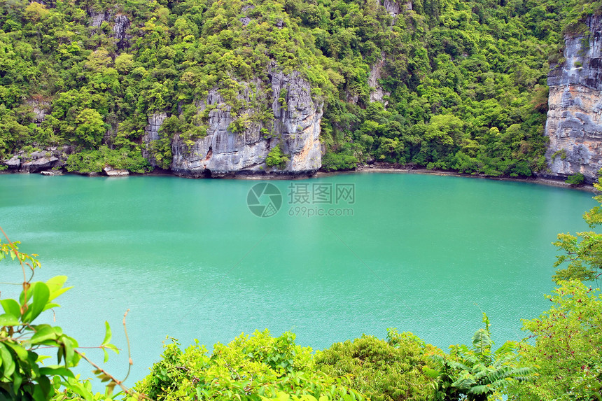 翡翠湖海湾天空海岸呼吸管地标全景蓝色森林植物破坏图片