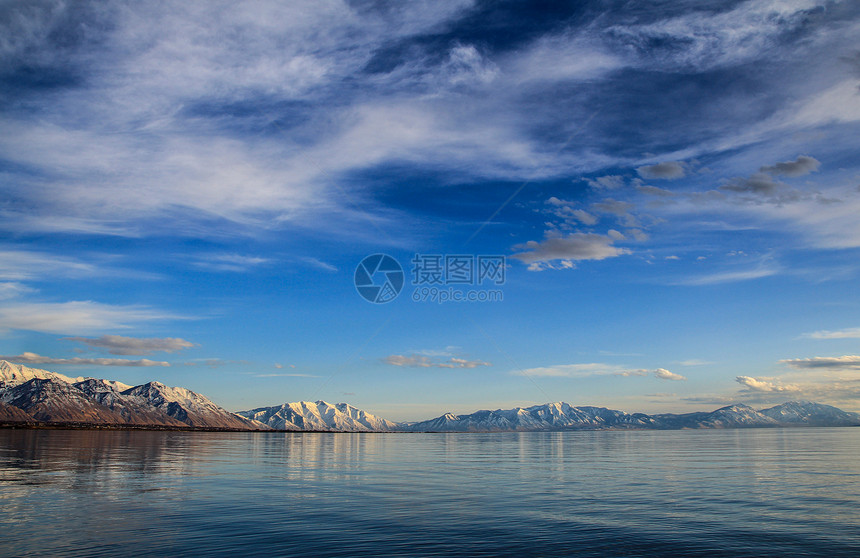 犹他湖和山脉天空蓝天图片