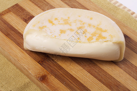 软奶酪面团黄色奶制品食物脆皮棕色背景图片