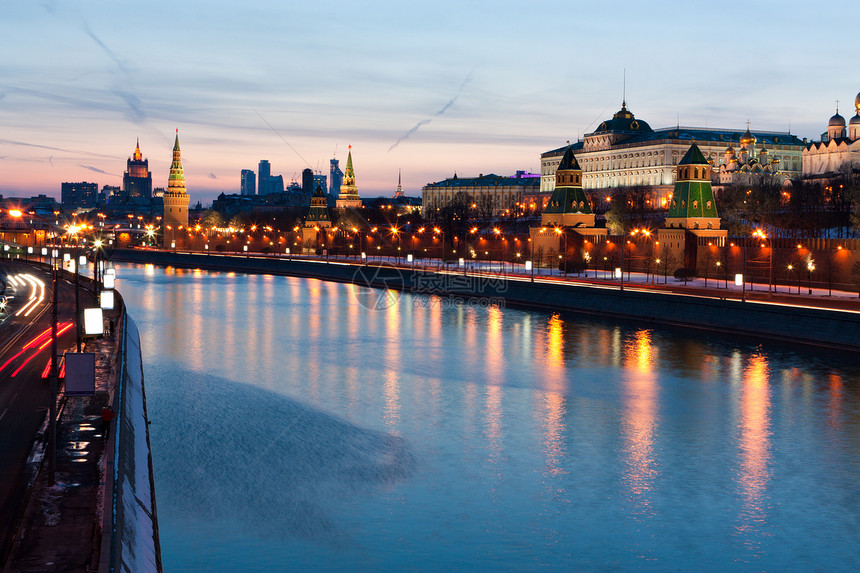 夜晚莫斯科河联盟博物馆正方形建筑学地标旅行旅游假期蓝色游客图片
