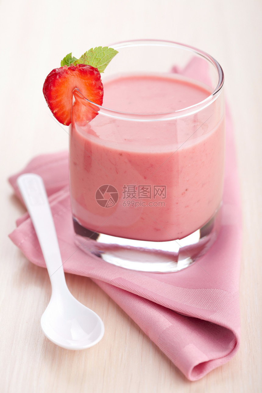 草莓冰淇淋玻璃酸奶小吃牛奶甜点冰淇淋美食蔬菜饮食果汁图片