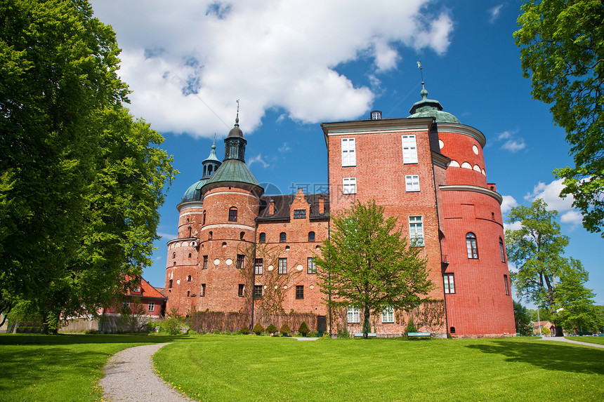 Gripsholm 城堡皇家红色建筑晴天天空吸引力历史性旅行蓝色地标图片