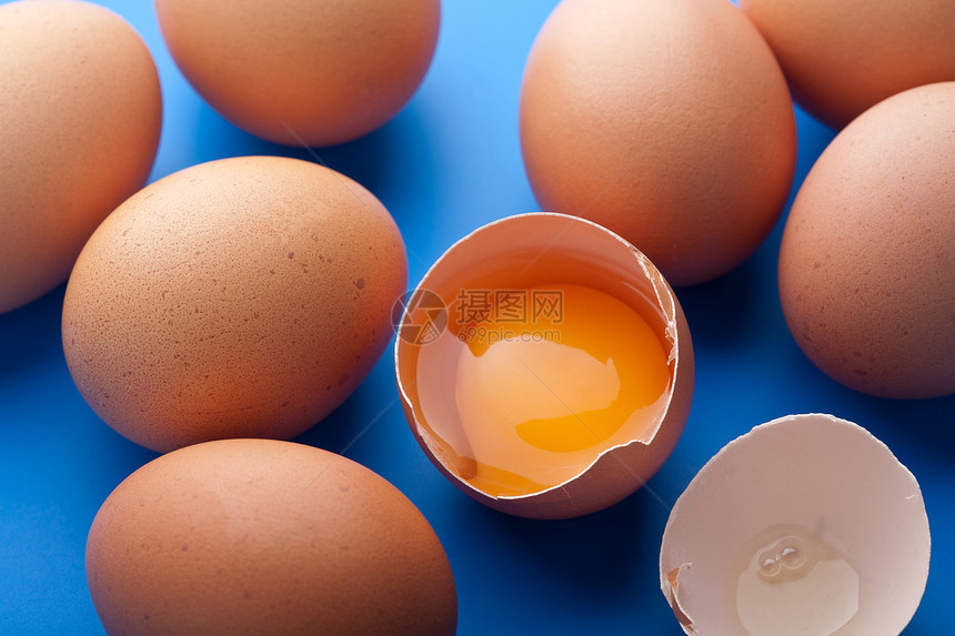 蓝色鸡蛋棕色杂货食物家禽厨房营养裂缝黄色市场蛋壳图片